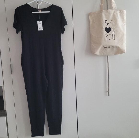 Smash + Tess Sunday Romper Midnight Black XS NWT Onesie V Neck Jumpsuit S+T New - Picture 9 of 16